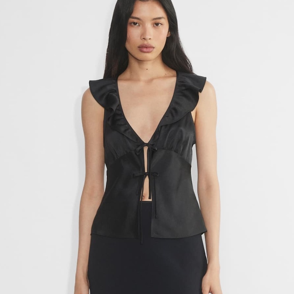 Aritzia Satin sleeveless V-neck ruffled blouse